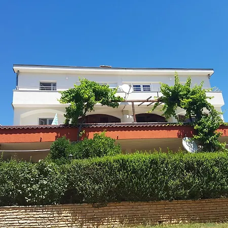 By Interhome * Liznjan